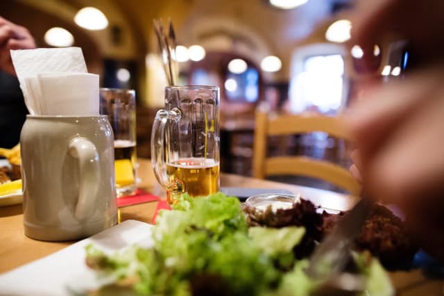 Gdzie zjeść w Szklarskiej Porębie? Odkryj najlepsze restauracje i smaki Gdzie zjeść w Szklarskiej Porębie? Odkryj najlepsze restauracje i smaki